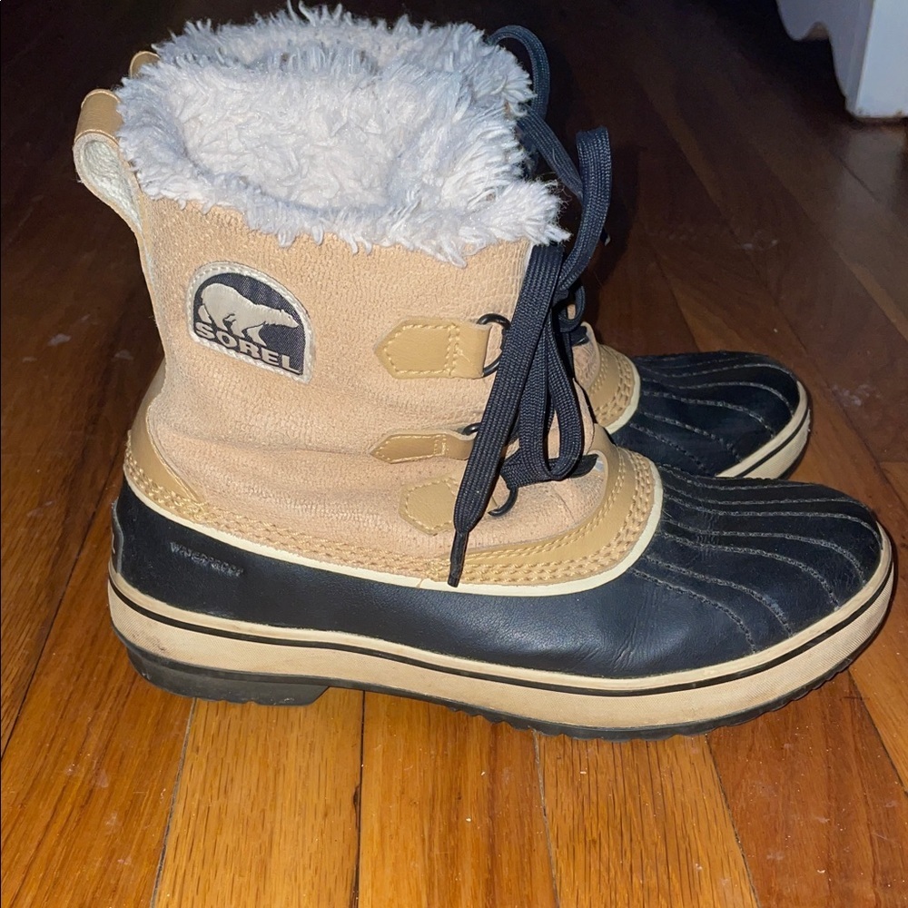 Sorel Tivoli Ankle Boots.  Size 8. Suede Upper.  Rubber Bottom. Duck Boots.